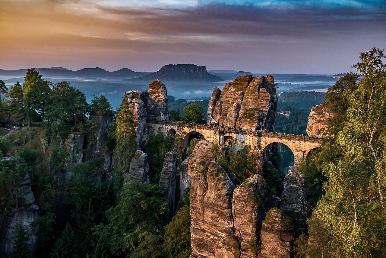 Wandern in der Sächsischen Schweiz: Felsen, Aussichten und Pfade
