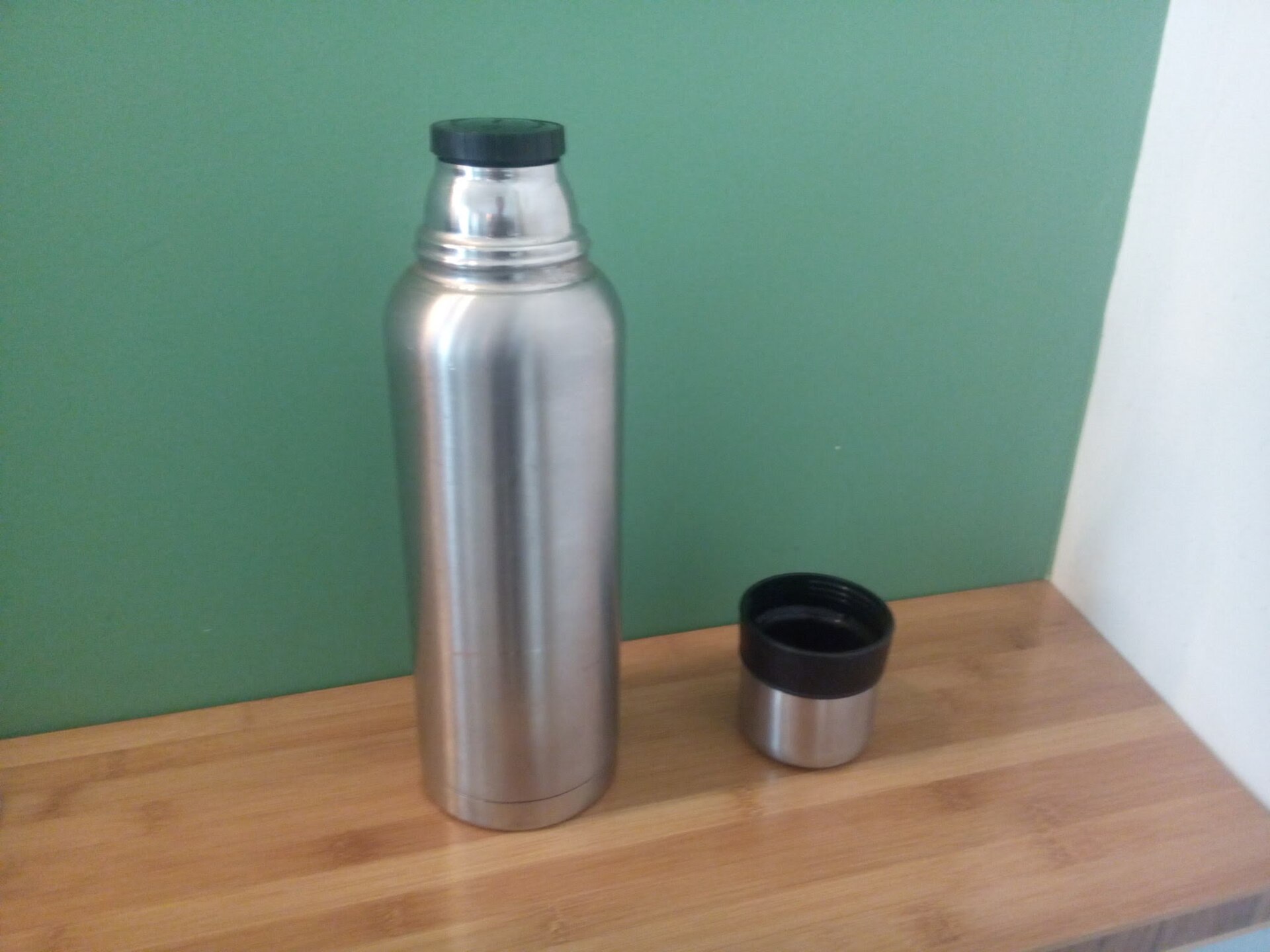 Wie heiß der Tee nach sechs Stunden in der Thermosflasche noch ist